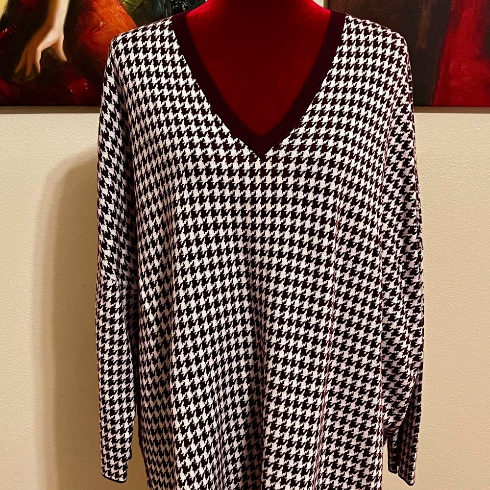 Ann Taylor Houndstooth V neck Sweater